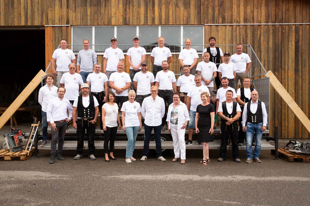 Teamfoto von Holzbau Hasl